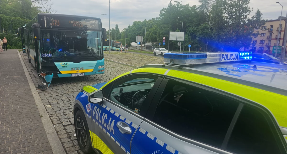Kolizja autobusu z osobówką na Grunwaldzkiej. Sprawca ukarany mandatem