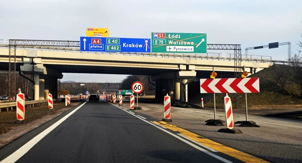 Nocne przejazdy kolumn pojazdów ponadnormatywnych i utrudnienia na autostradzie A4