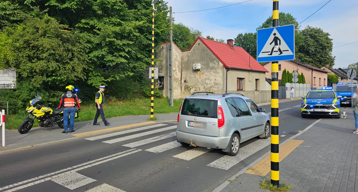 Potrącenie na wyniesionym przejściu dla pieszych. Kobieta trafiła do szpitala