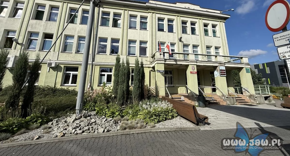 Remont budynku urzędu miejskiego. Utrudnienia dla mieszkańców.