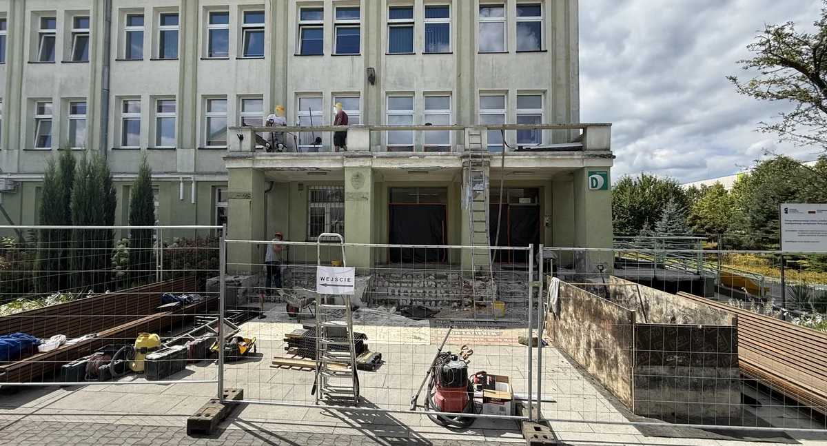 Trwa remont wejścia do Urzędu Miejskiego w Jaworznie