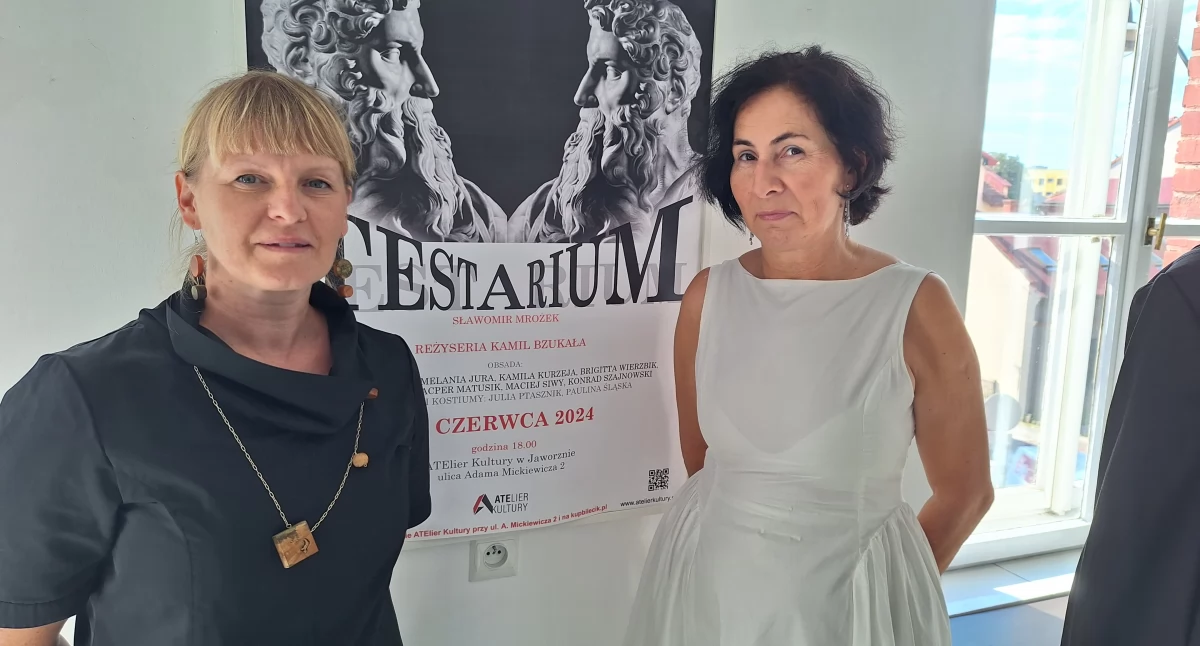 Galeria Kameralna ATElier Kultury – wystawa kostiumów do sztuk Mrożka, czyli czego to człowiek nie wymyśli 