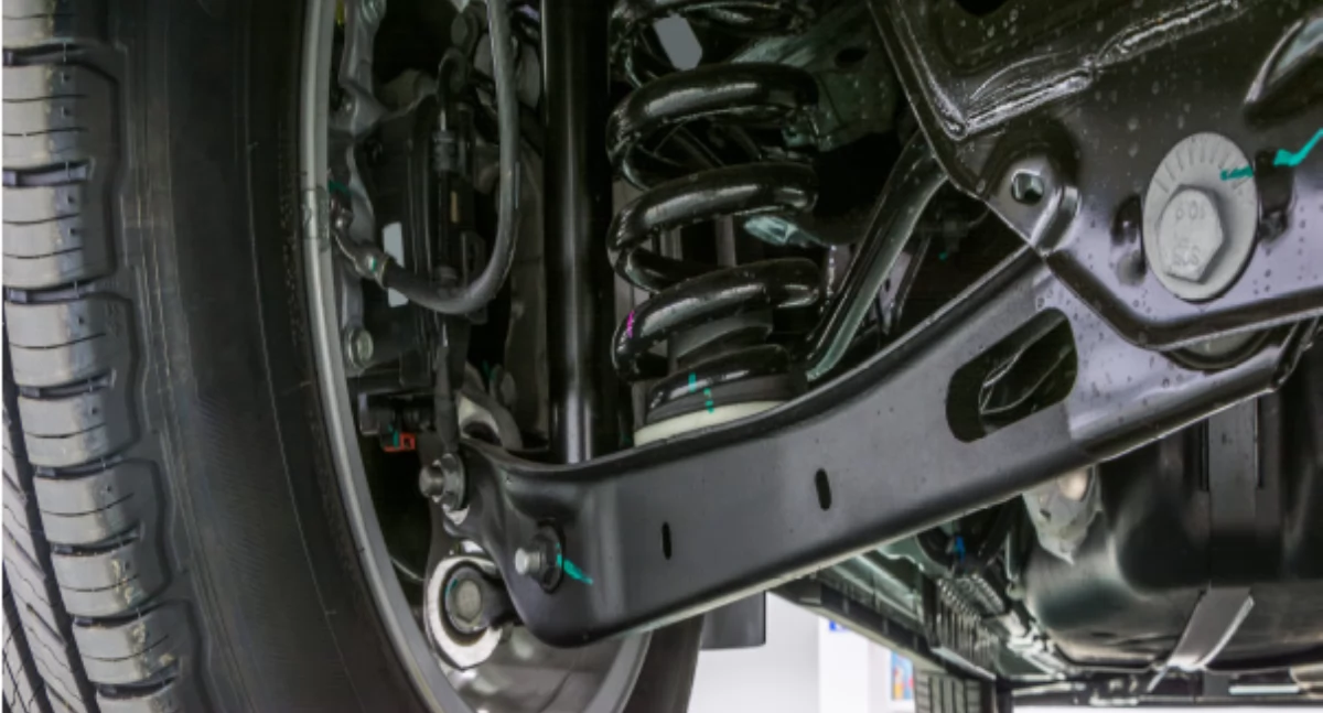 Auto buja się po przejechaniu progu zwalniającego – wina amortyzatorów?