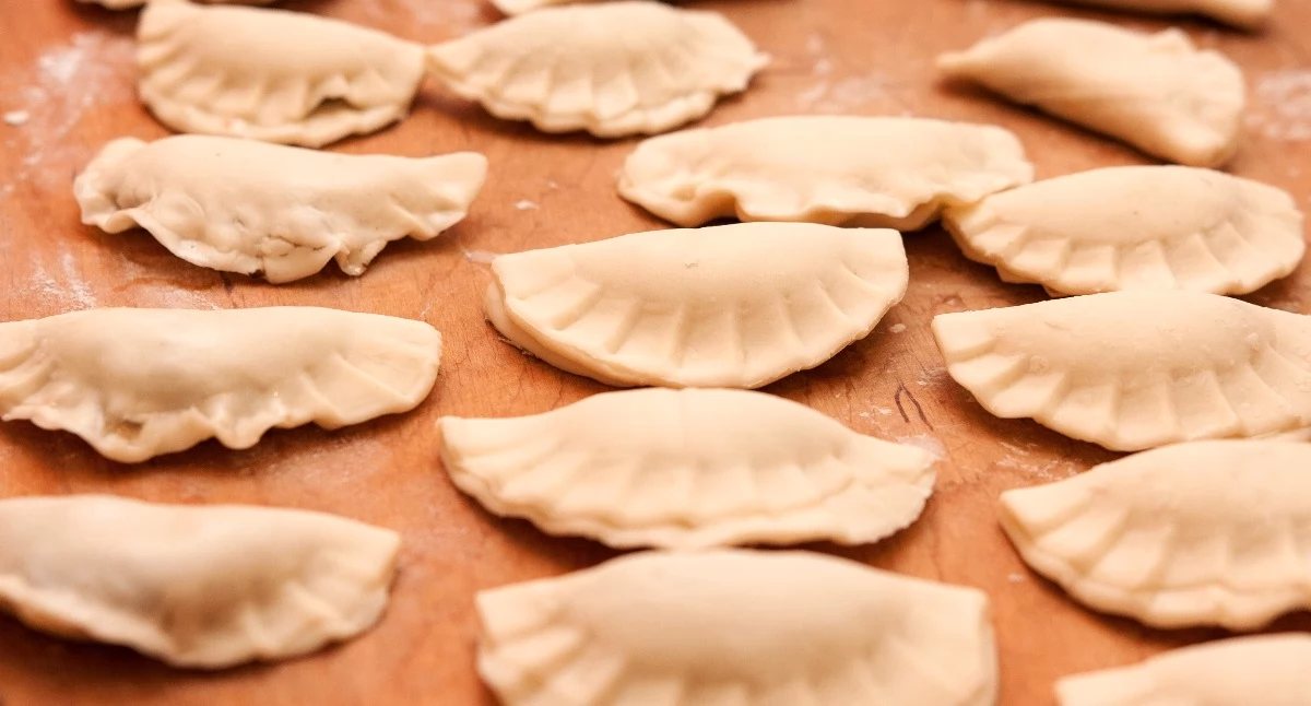 Poznaj 3 powody, dla których warto kupować pierogi w Sklepie Babci Marysi