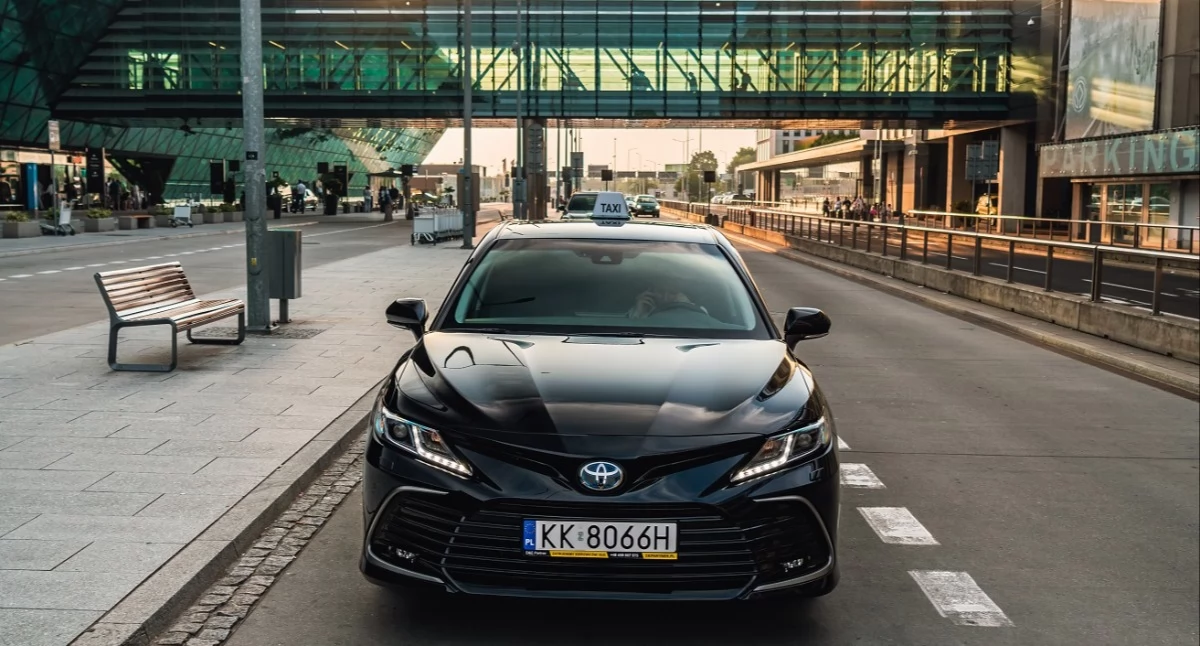 Ile zarabia kierowca Uber w 2026 i jakie podatki płaci? Pełna analiza
