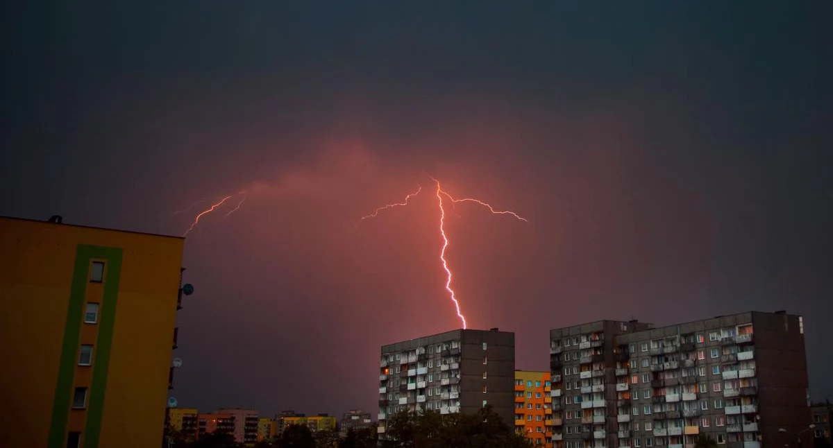 Alert RCB dla całego kraju. Synoptycy ostrzegają przed burzami