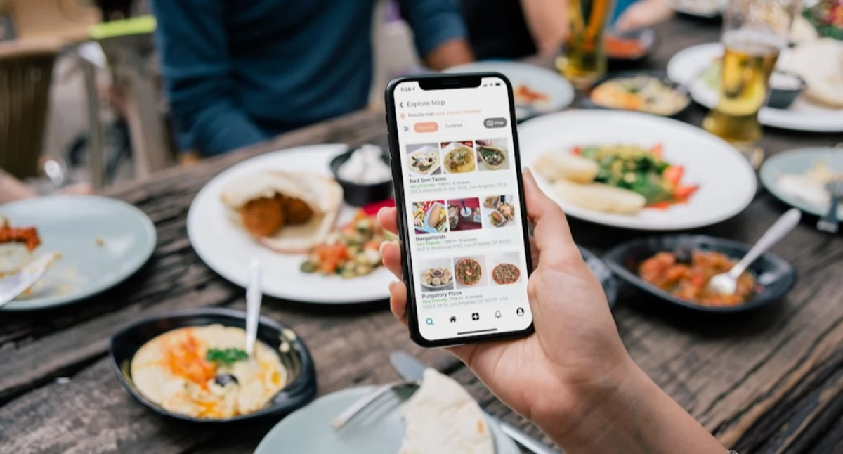 Własna strona i zamówienia online dla restauracji — kiedy to ma sens?