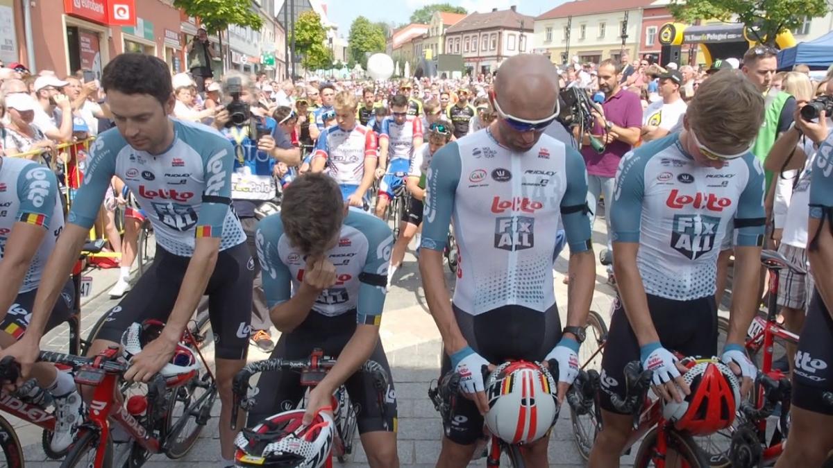 Minuta ciszy i kolarze we łzach.  Smutny start z Jaworzna.