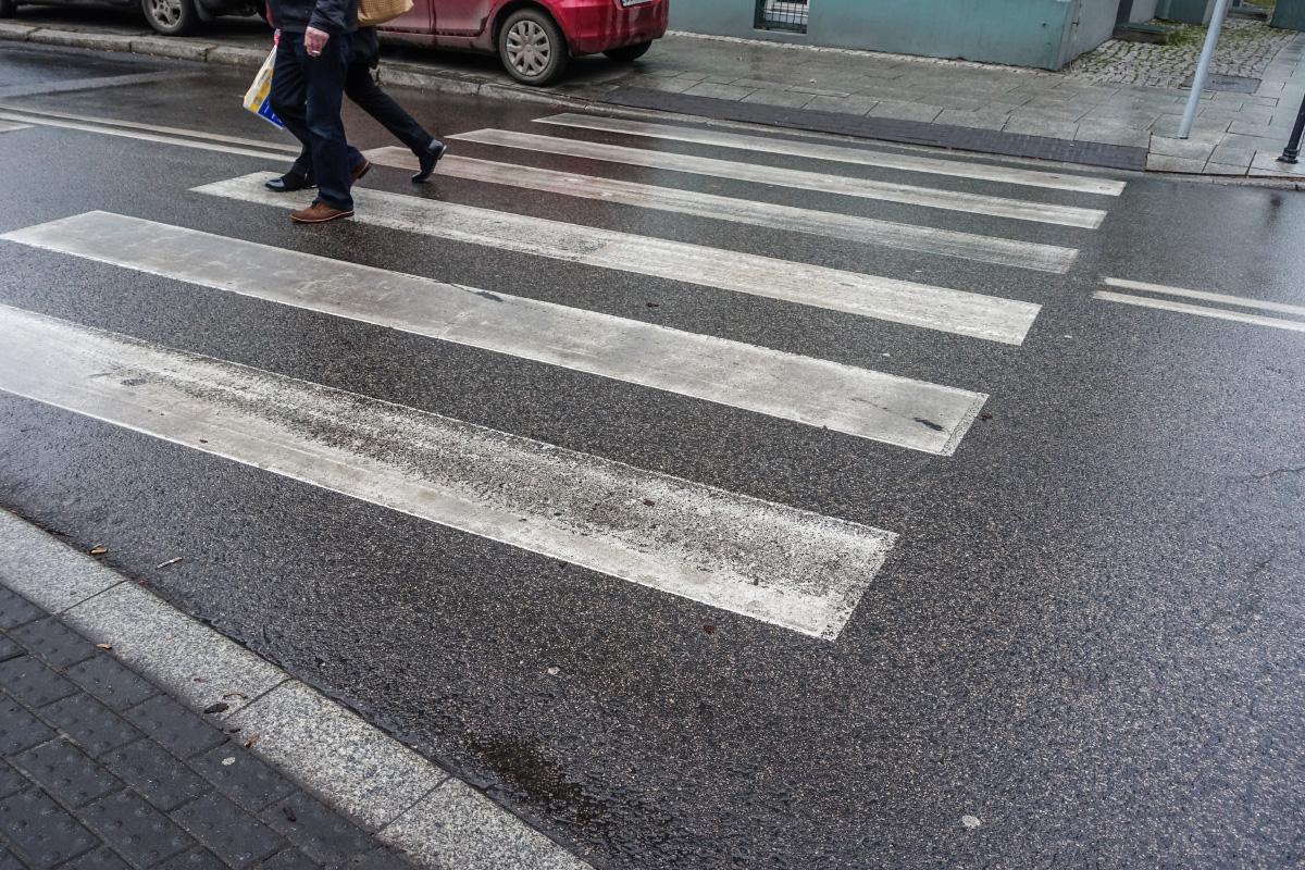 Kierowcy zachowują się niebezpiecznie przed przejściami dla pieszych