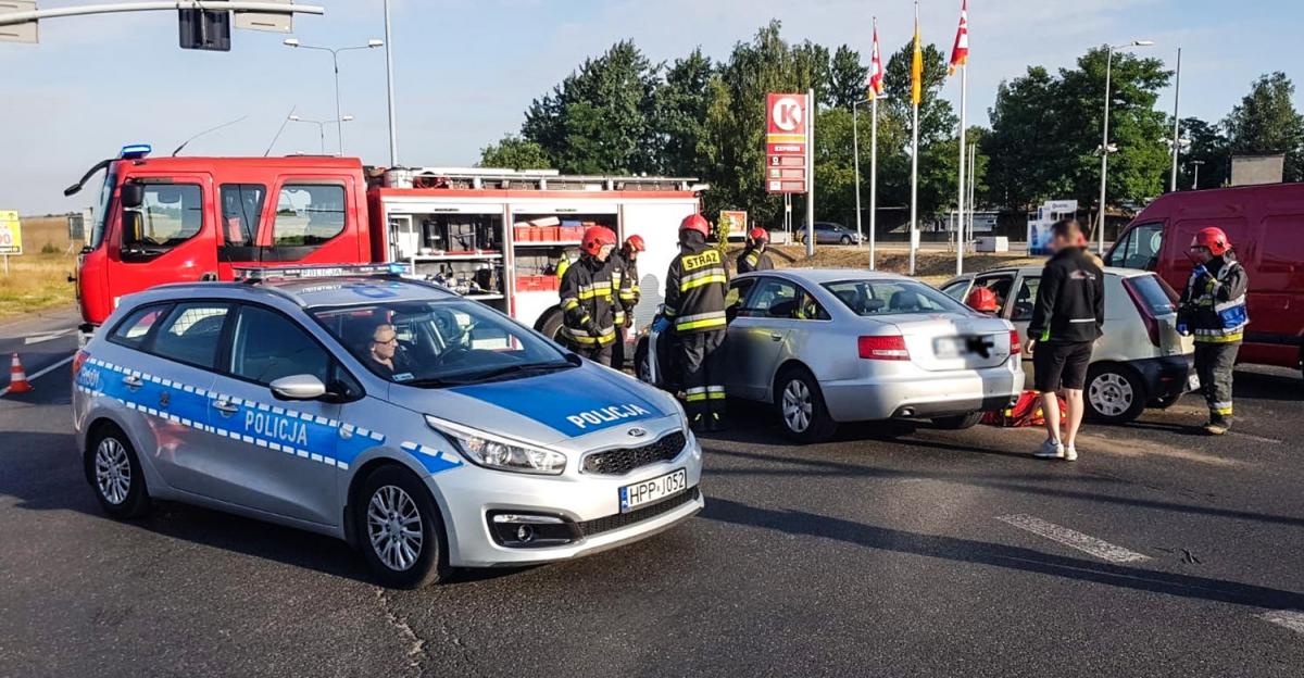 Czołowe zderzenie z Audi. Kobieta wjechała pod prąd