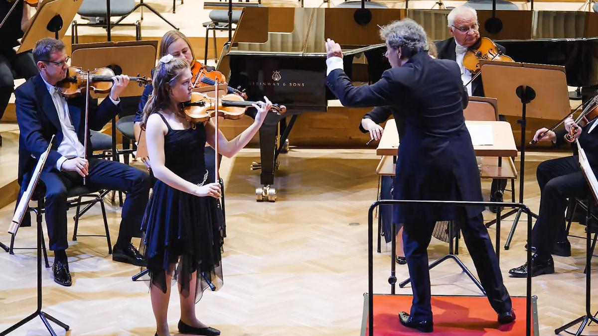 Emilia Szłapa zagrała z Orkiestrą Filharmonii Śląskiej