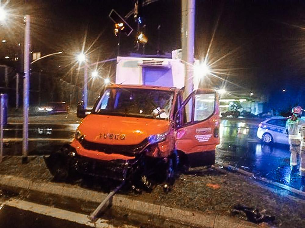 Prowadził bez prawa jazdy, spowodował kolizję