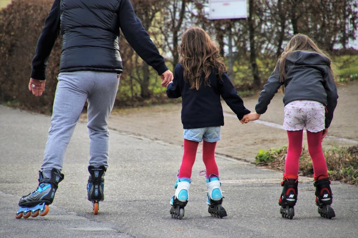Na rolkach velostradą. Charytatywnie