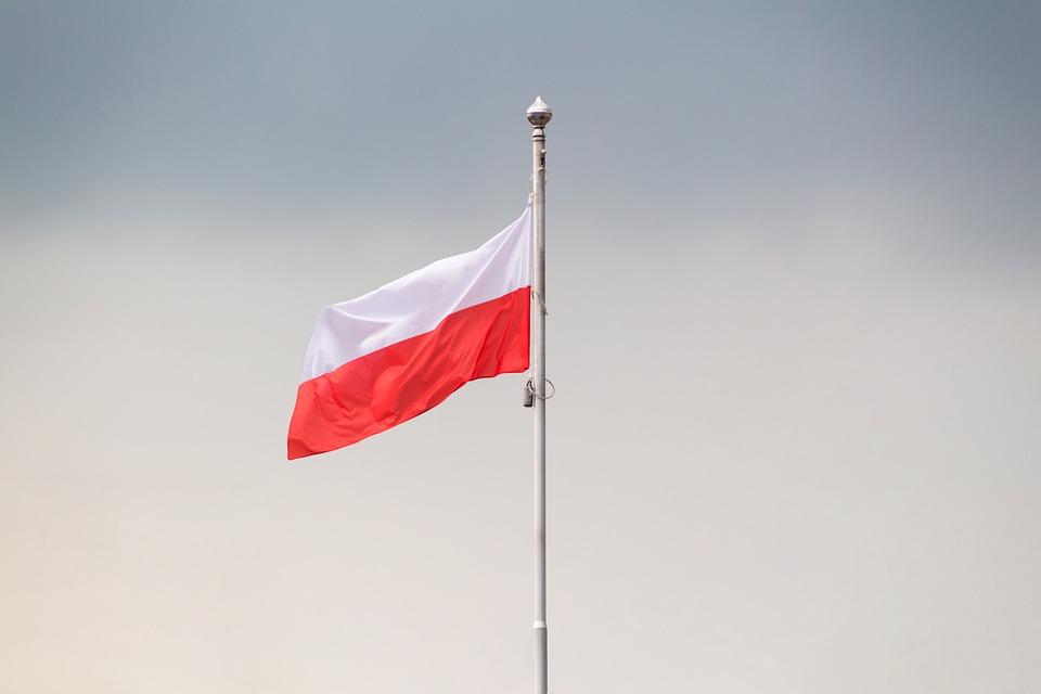 Jak prawidłowo wywiesić flagę Polski