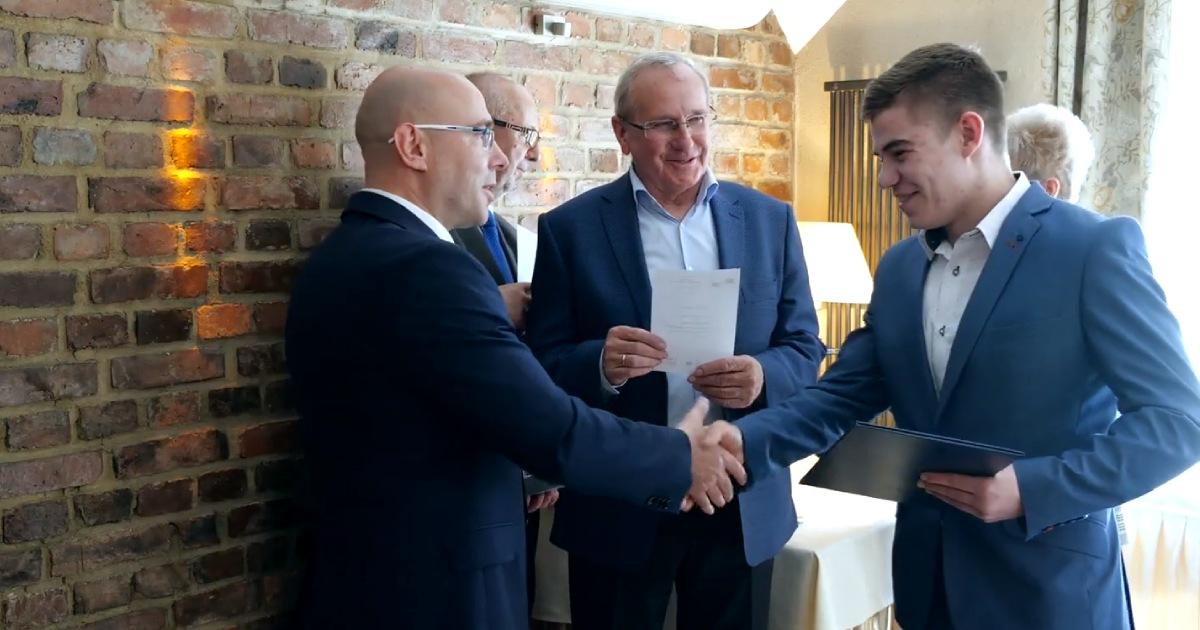 Odebrali certyfikaty, dostaną pracę w Remagum