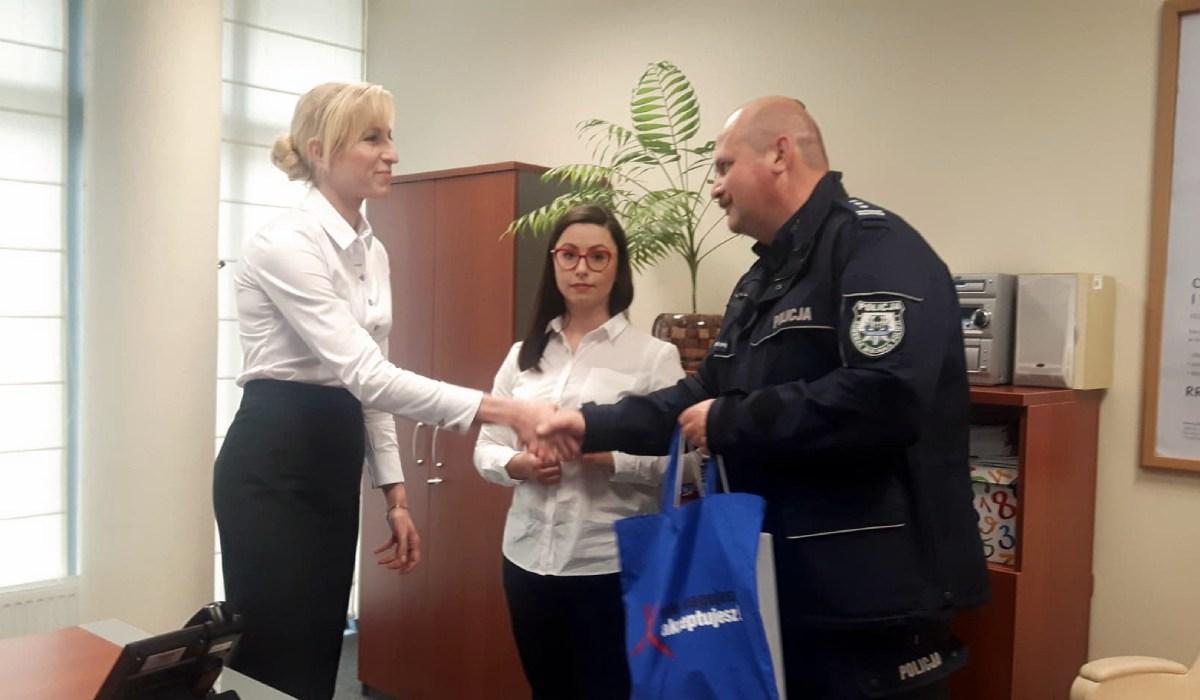 Zadzwonił fałszywy policjant. Uratowały ich pracownice banku