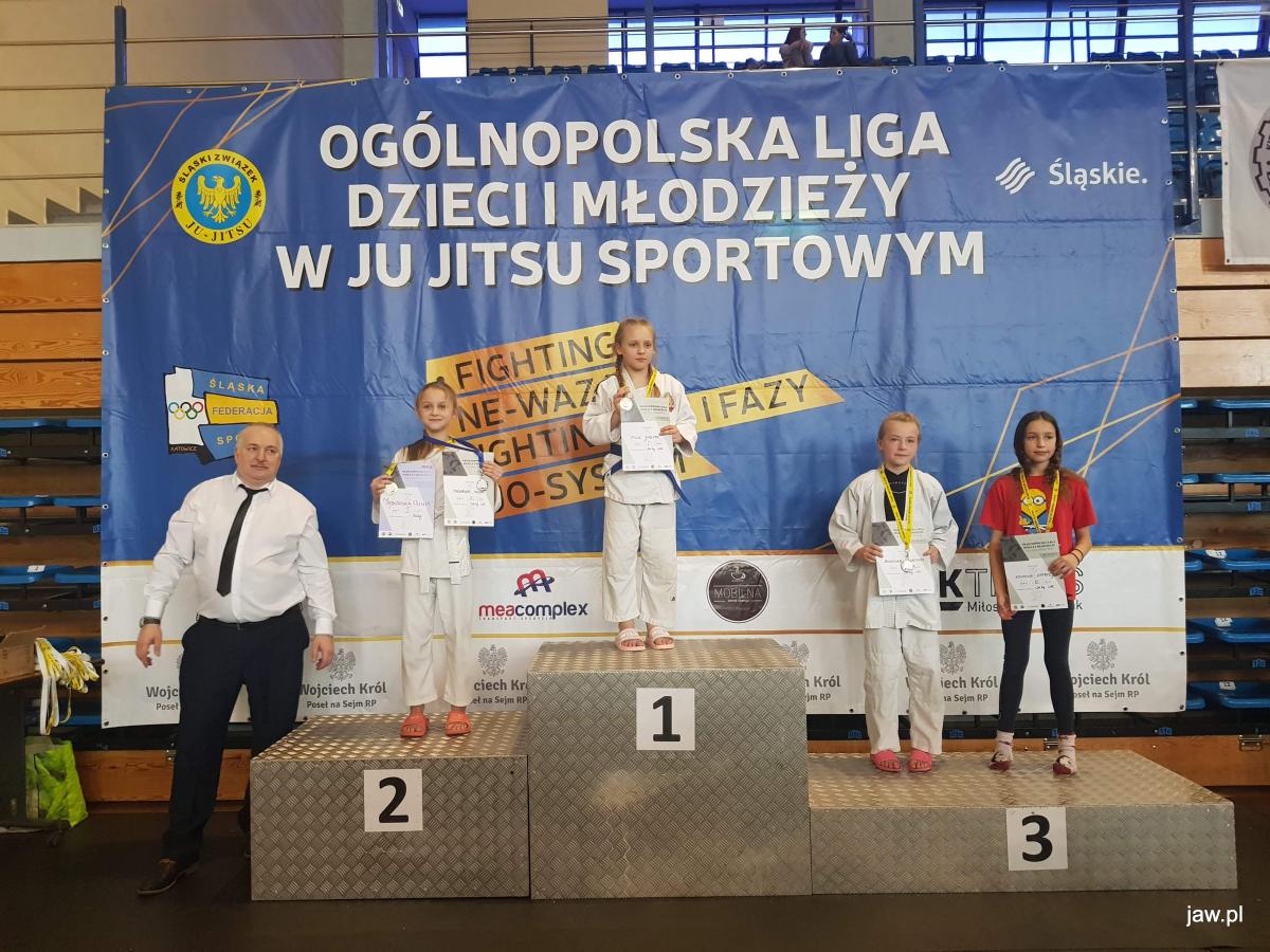 Cztery medale wywalczyły jaworznianki w sztukach walki