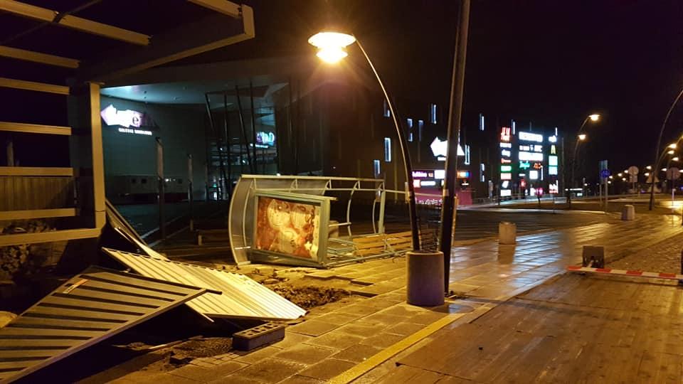 Silny wiatr dokonał zniszczeń