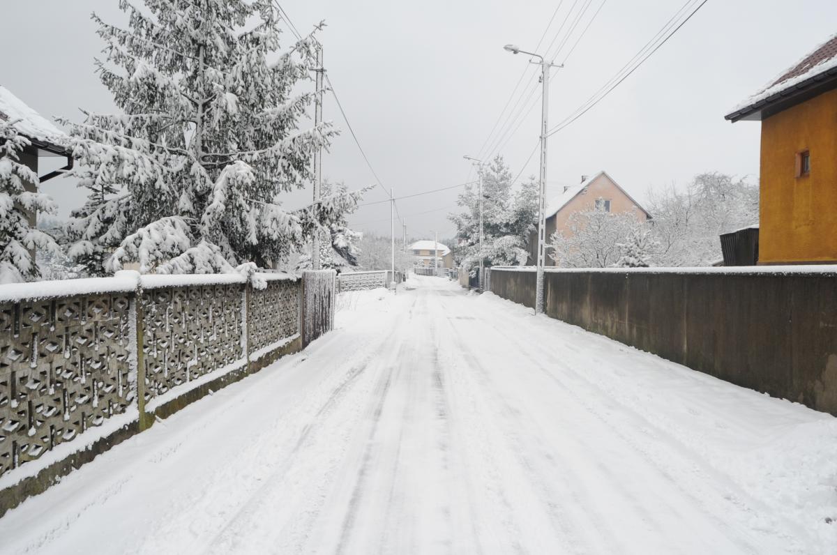 Sypnęło śniegiem, skarg przybywa