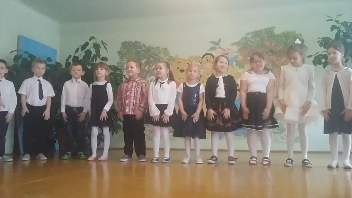 Przedszkolaki PM nr 17 w Szczakowej z życzeniami dla babć i dziadków
