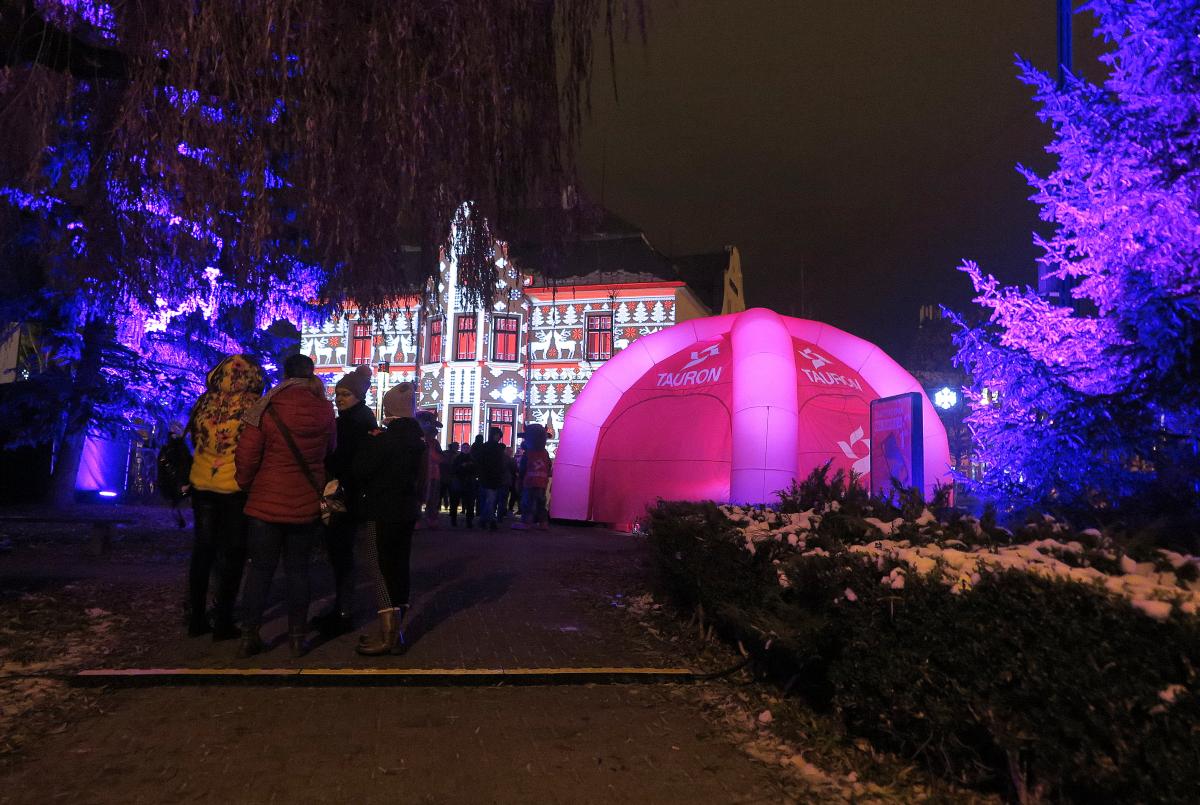 Magiczny pociąg, gorąca czekolada i iluminacje świetlne przy rynku