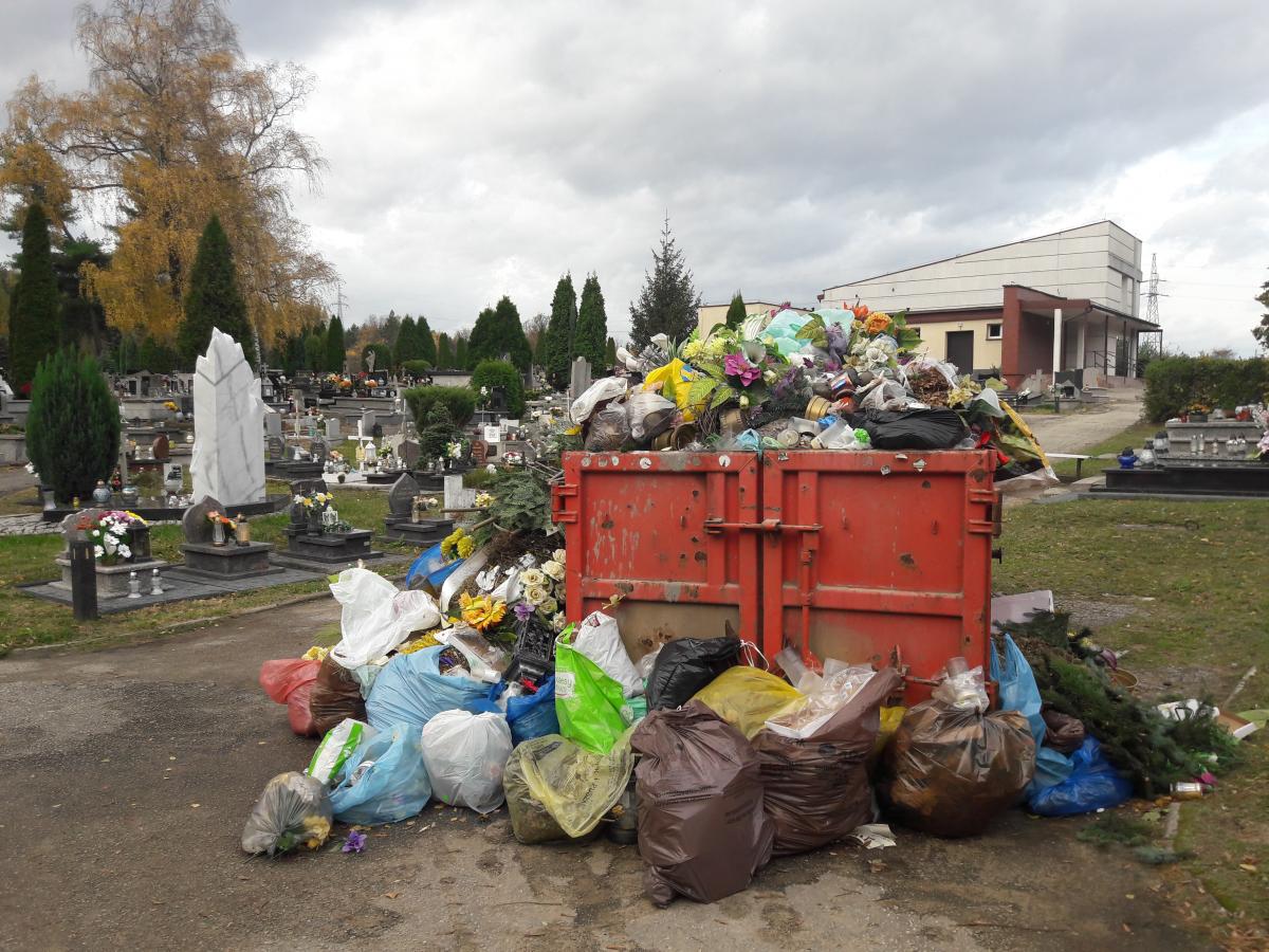 Porządki na cmentarzach