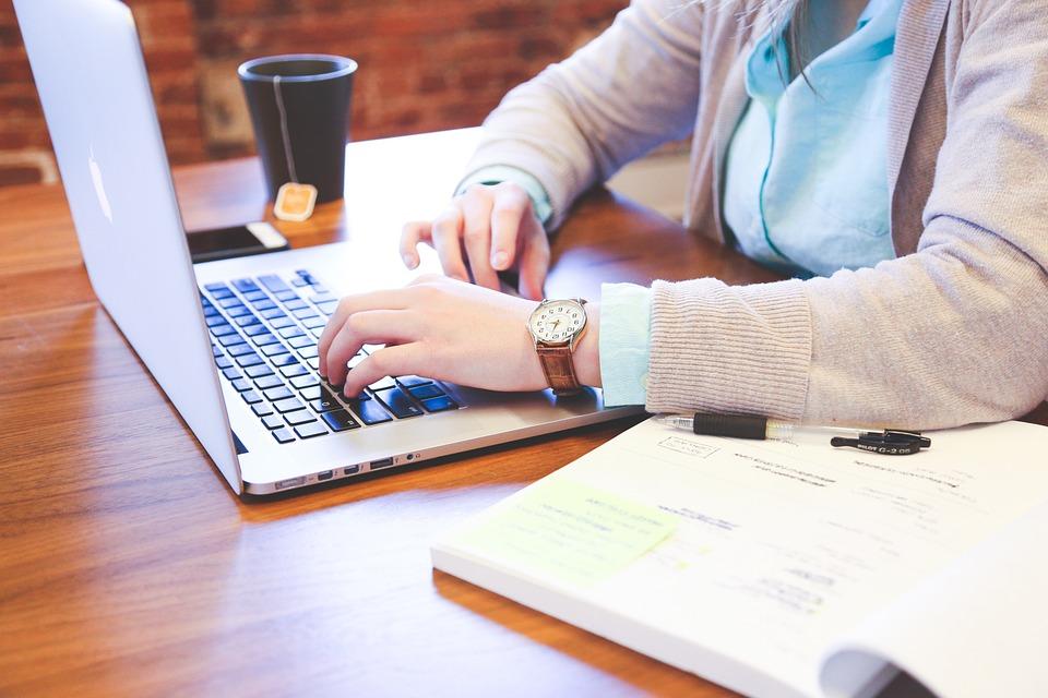 Jak wybrać system ERP do firmy? Poradnik dla przedsiębiorcy i managera