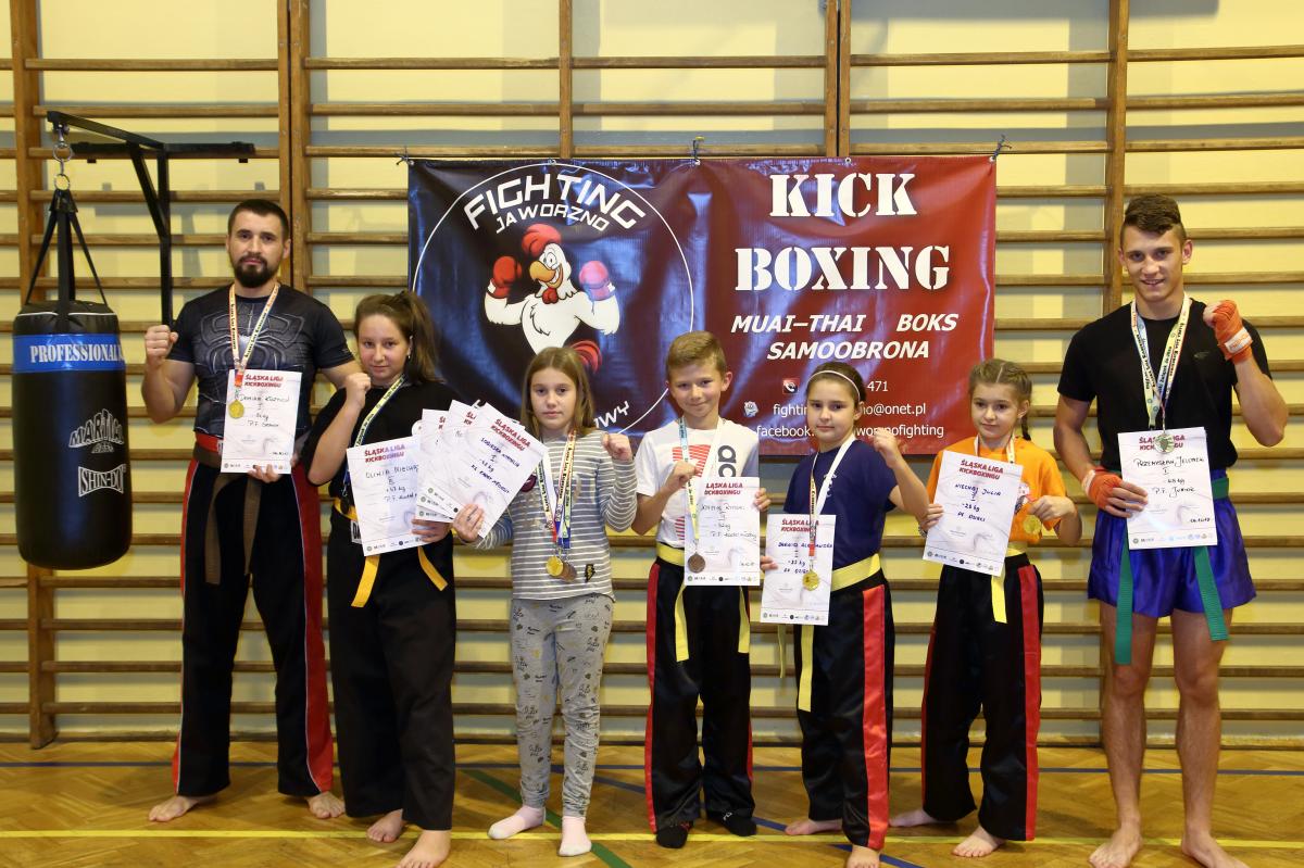 Klub Fighting Jaworzno z medalami Otwartej Śląskiej Ligi Kickboxingu