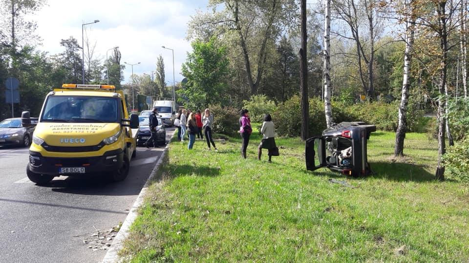 Fiat dachował na ul. Grunwaldzkiej
