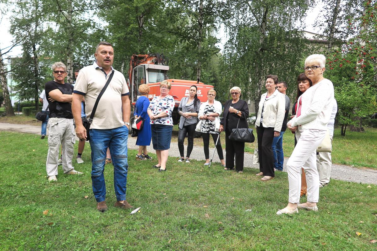 Śmietnik pod oknami na Osiedlu Stałym