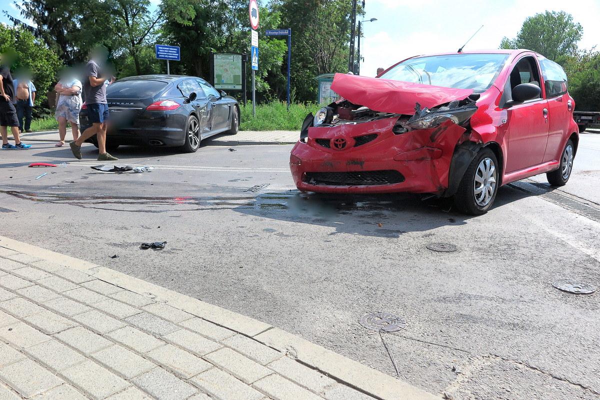 Porsche i Toyota rozbite na św. Wojciecha