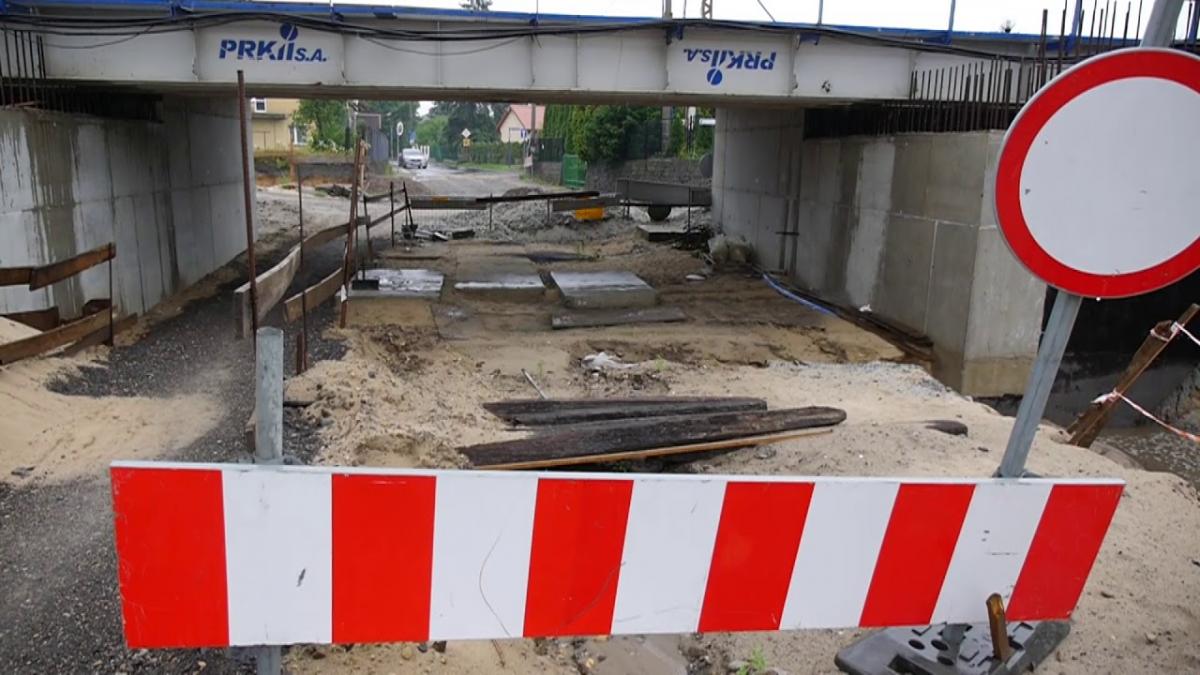 Pada deszcz, wiadukt nieczynny!