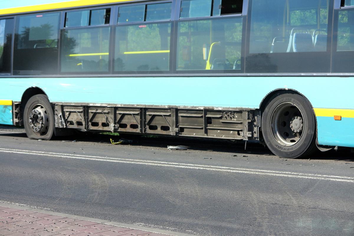 Rozbity autobus PKM