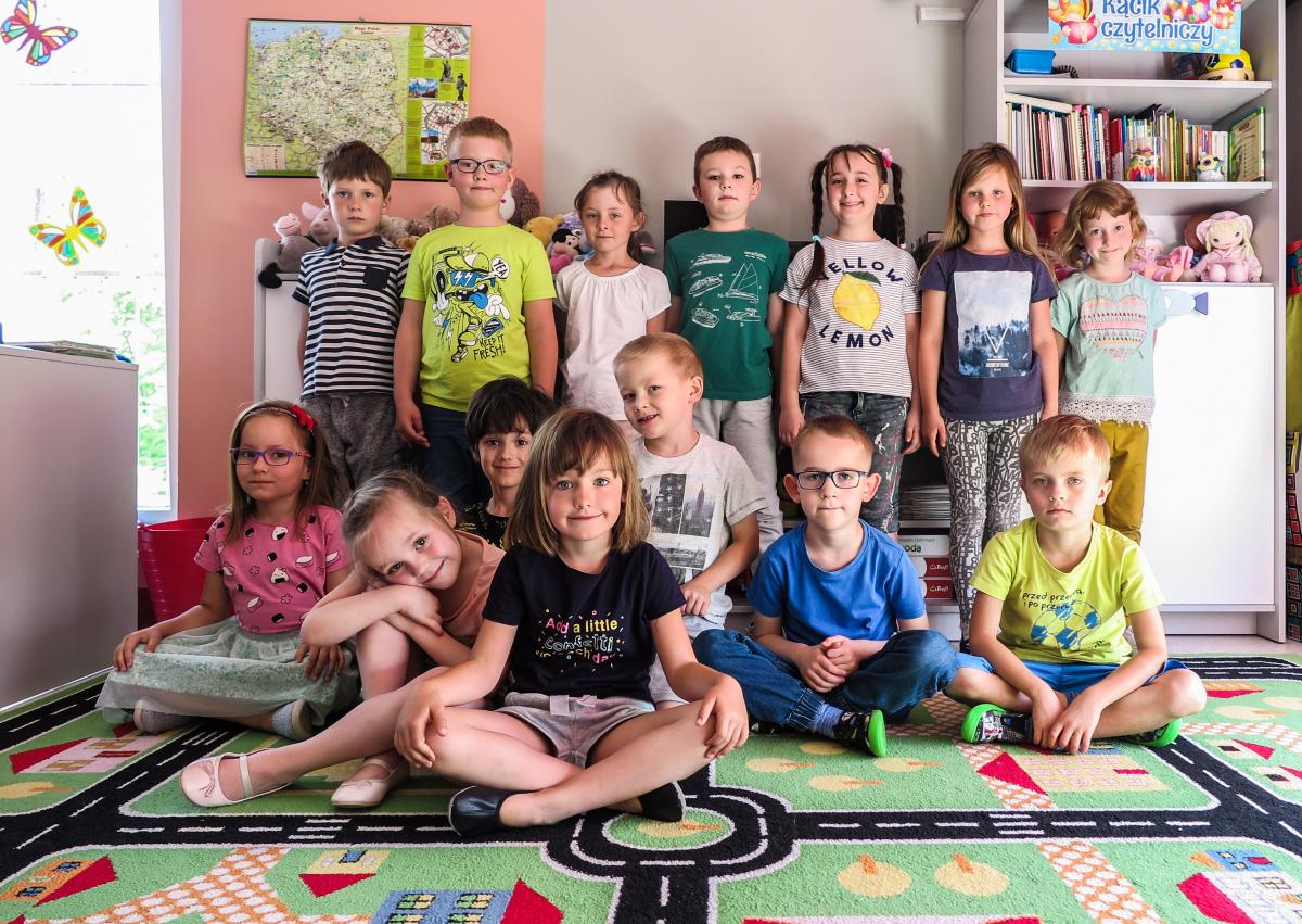 Przedszkolaki z „Różowych okularów” na Dzień Matki
