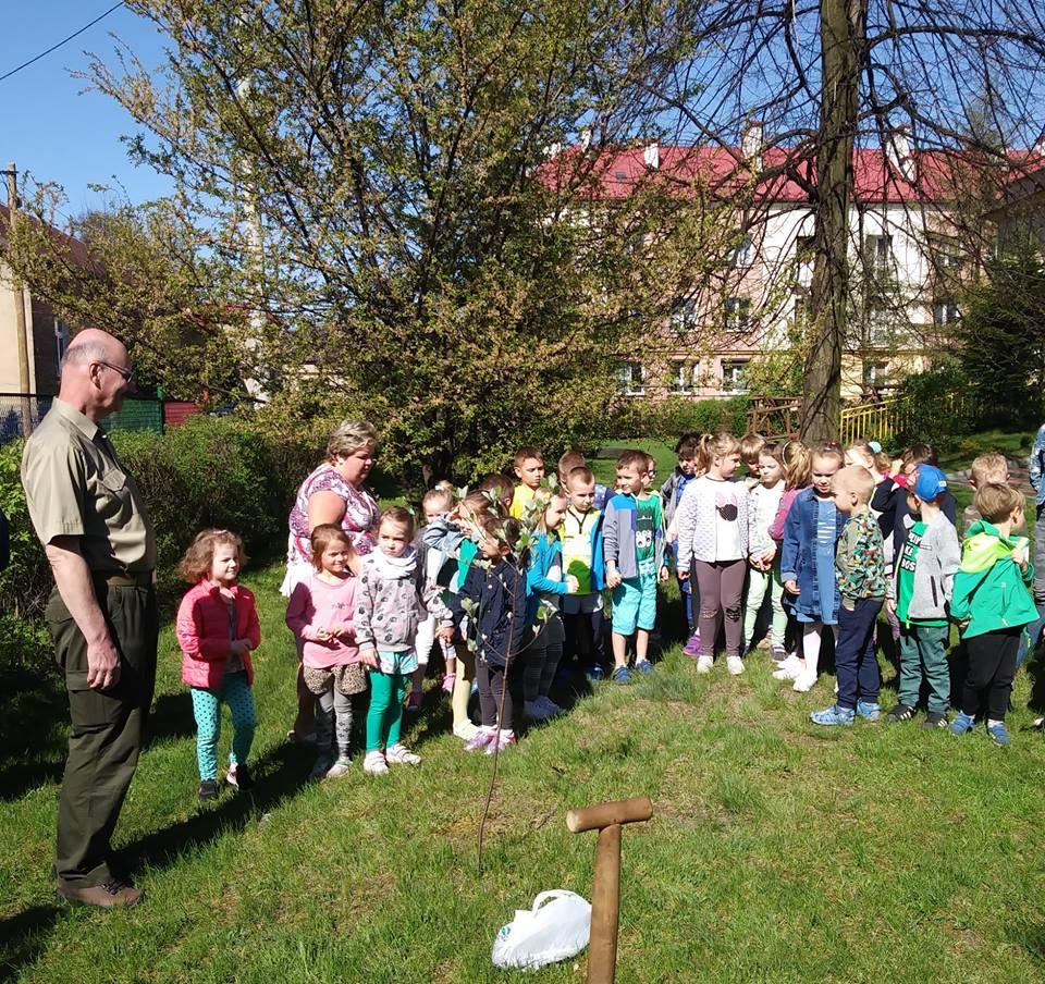Dzień Ziemi - Spotkanie z leśniczym w Przedszkolu nr 17