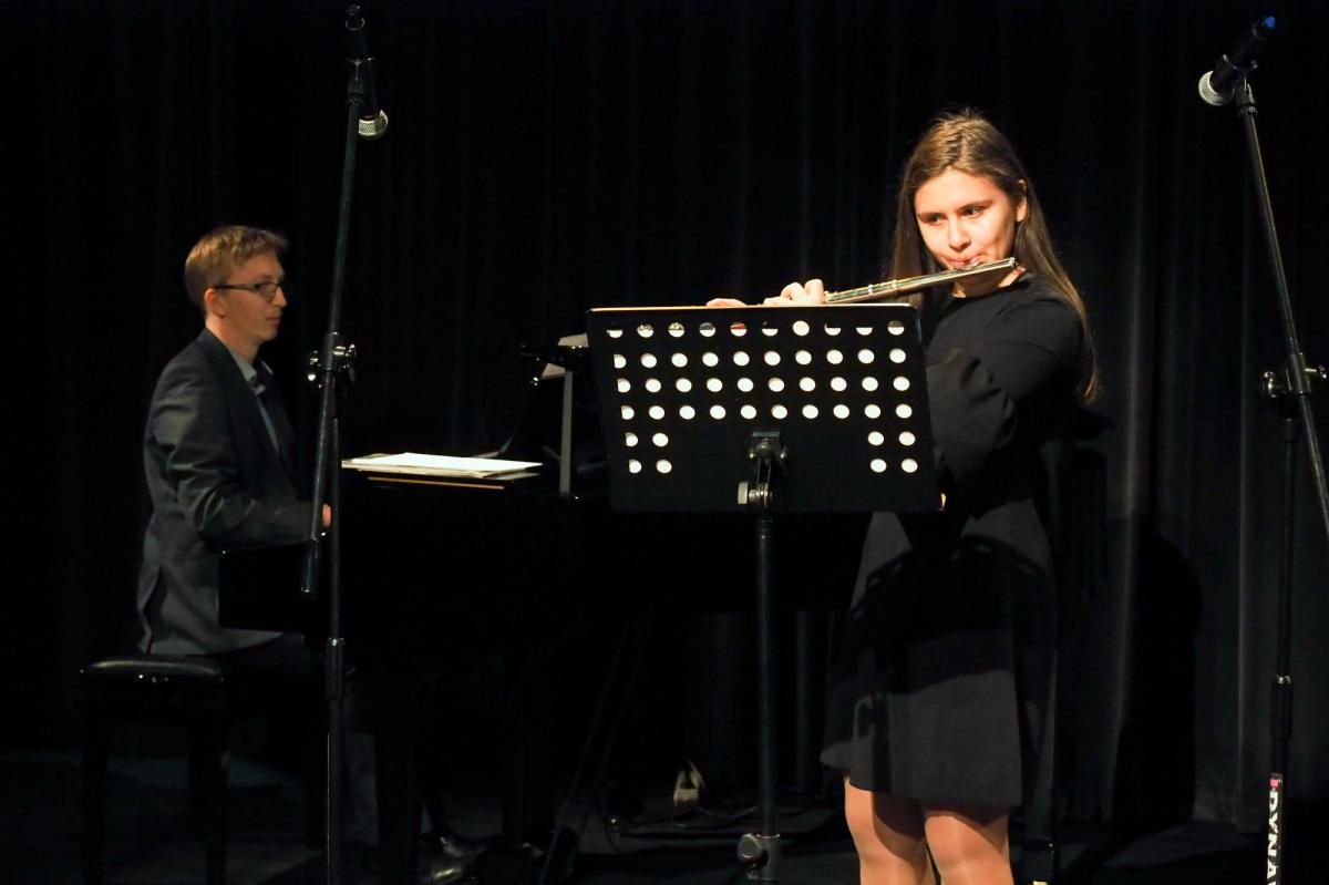 „Flet do zadań specjalnych” - koncert w Teatrze Sztuk