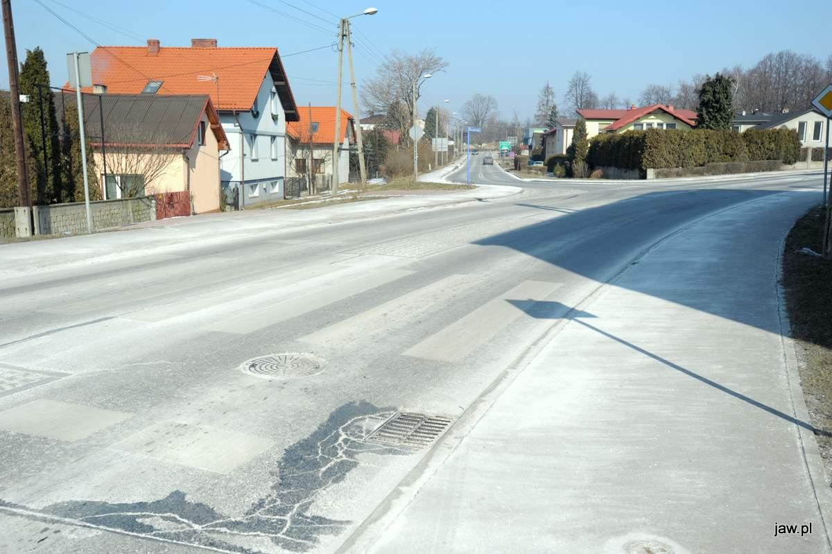 ul. Jaworznicka - kilogramy soli i trzaskające studzienki kanalizacyjne