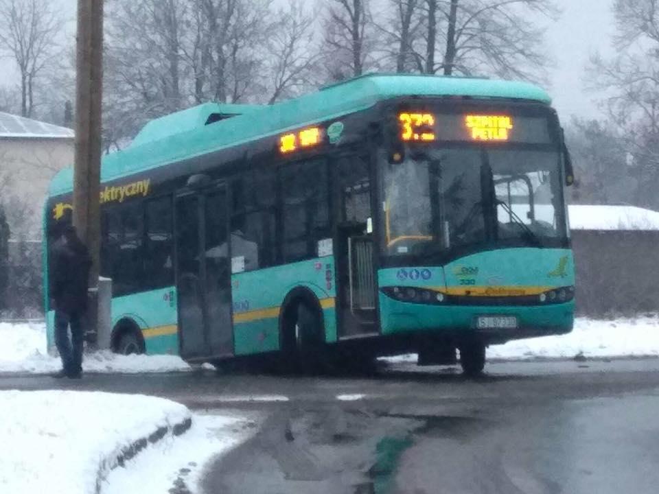 Rzecznik PKM: Autobus w rowie po błędzie kierowcy