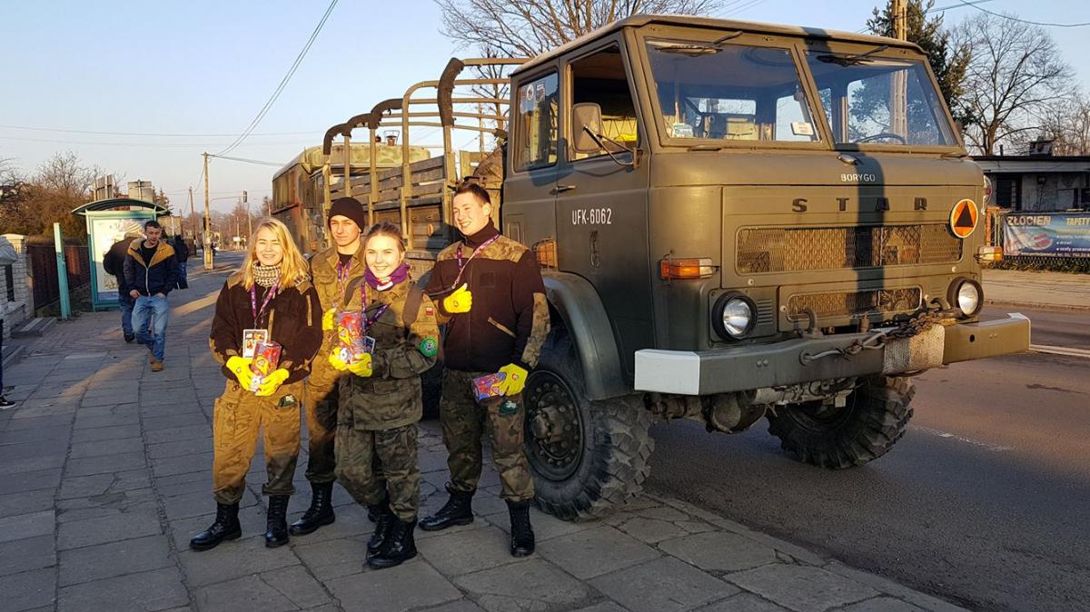 Wyjazd militarnego konwoju WOŚP