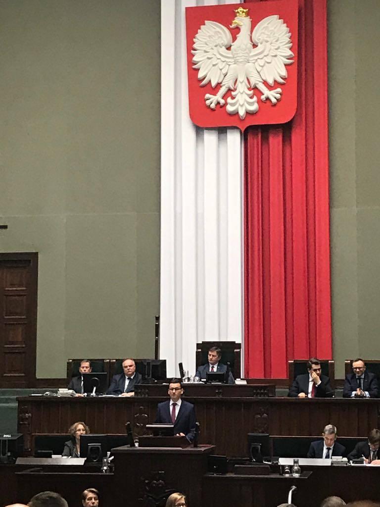 Rekonstrukcja rządu to ściema! Chodzi o sądy!