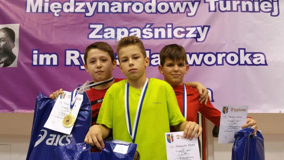 3 złote medale w zapasach