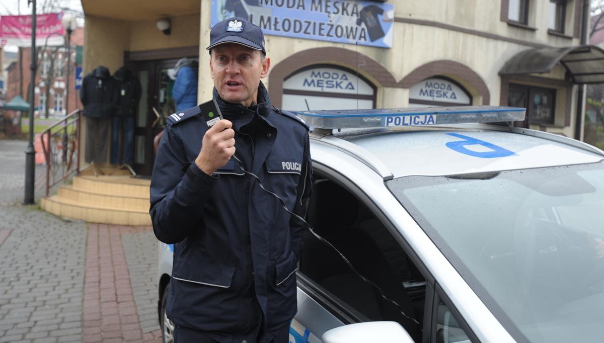 Policjanci ostrzegają przed oszustami