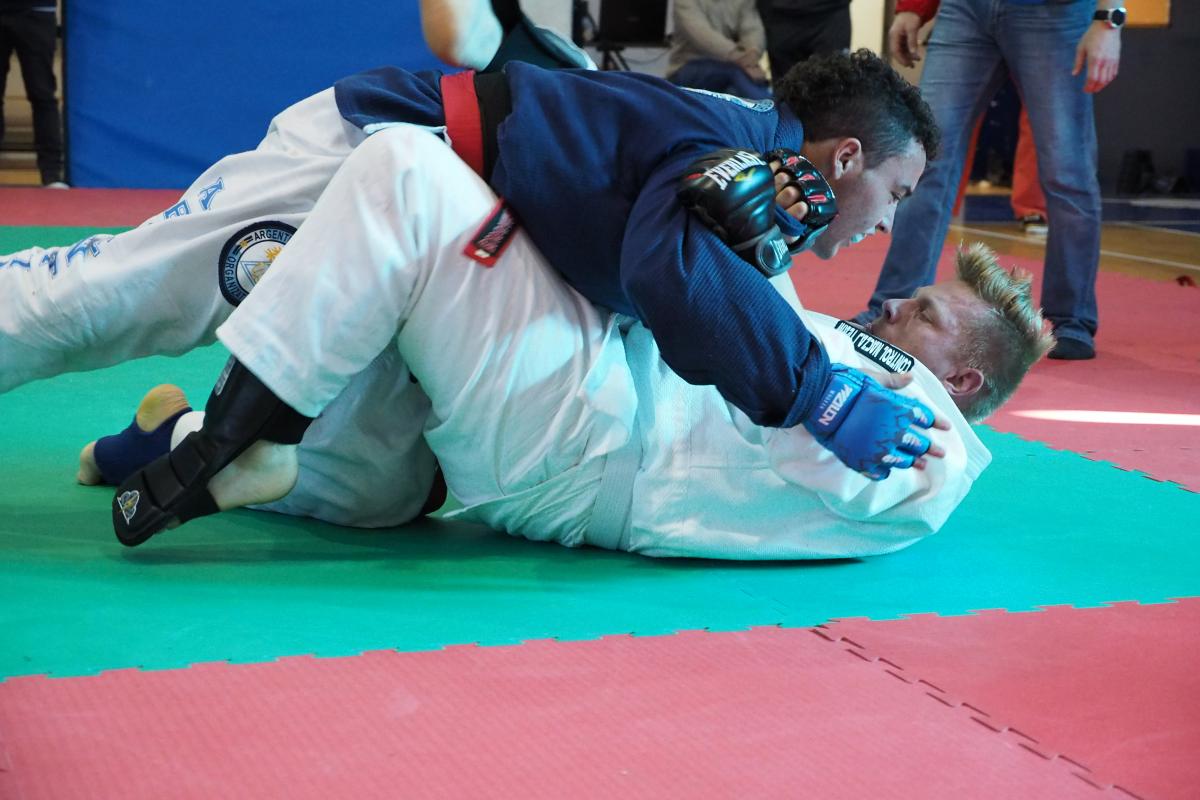 10 medali wojowników Guja Jiujutsu we włoskim Caserta