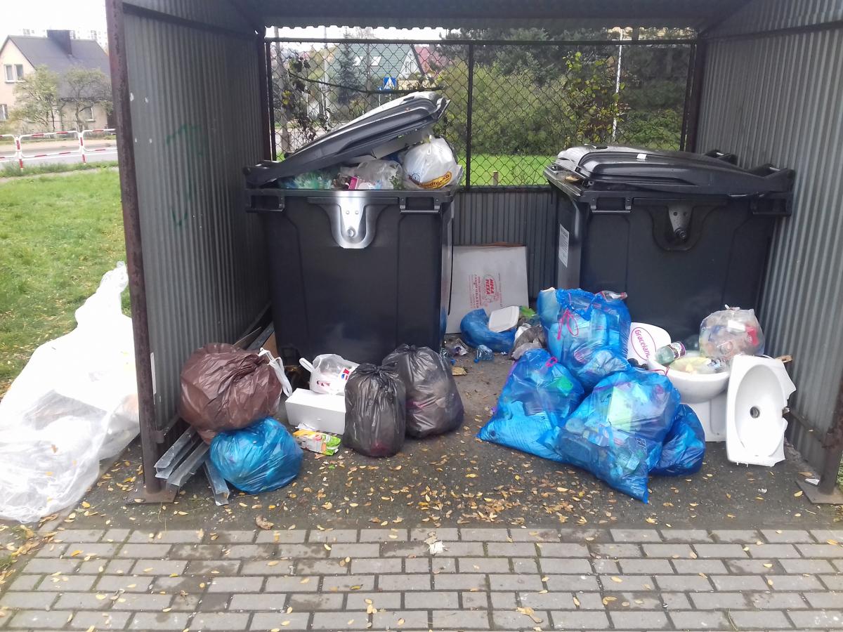 Mieszkańcy dalej bez pojemników na odpady
