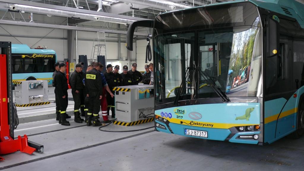 Szkolenie strażaków z zakresu autobusów elektrycznych