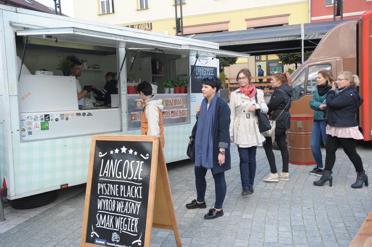 Inwazja FoodTrucków na Rynku