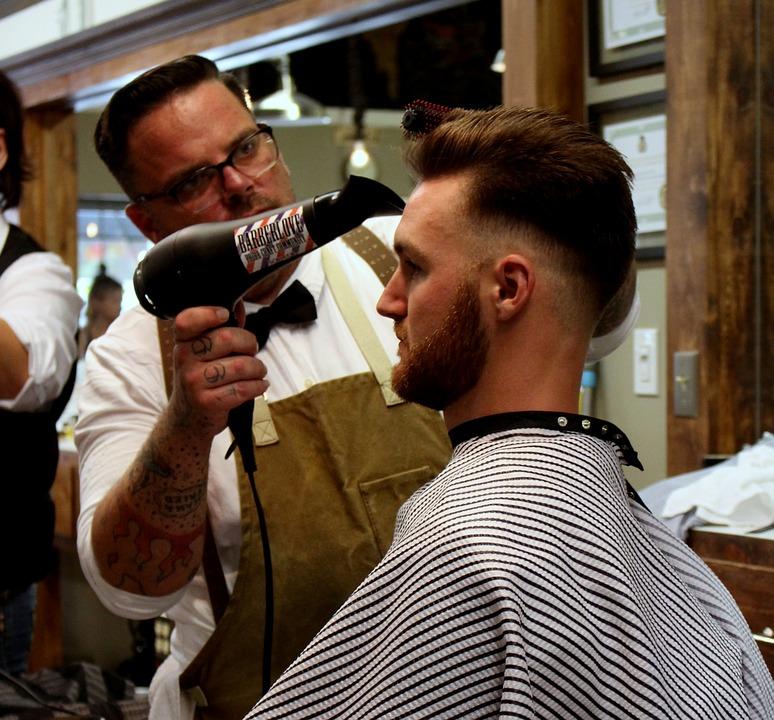 Jak umeblować salon fryzjerski?