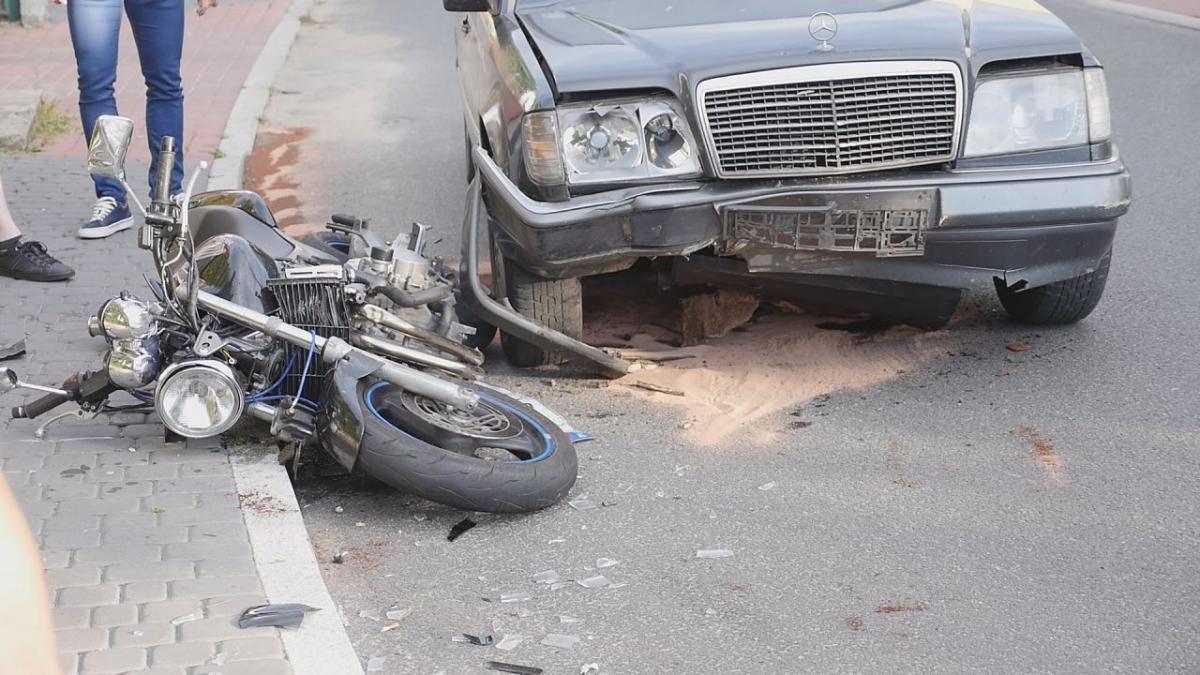 Motocyklowy wypadek na Wiejskiej