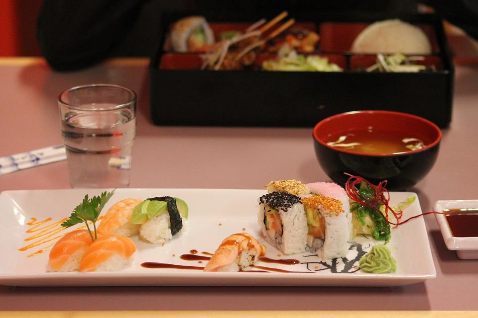 Dlaczego warto wybierać dobre składniki do przyrządzenia sushi?