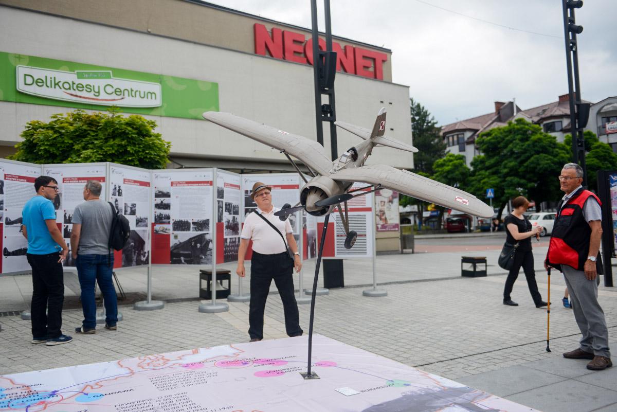 Wystawa na rynku „Jeden z nielicznych – Karol Pniak”